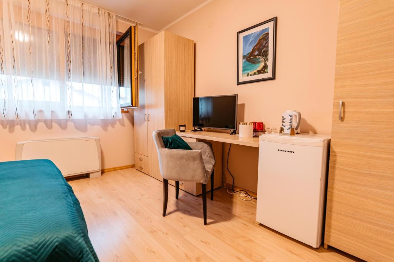 Hotel Lotos Depandans Ni Esterno foto
