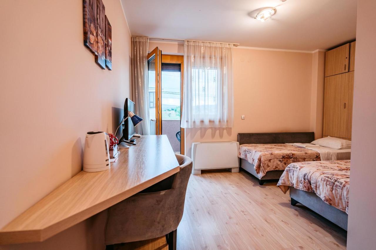 Hotel Lotos Depandans Ni Esterno foto
