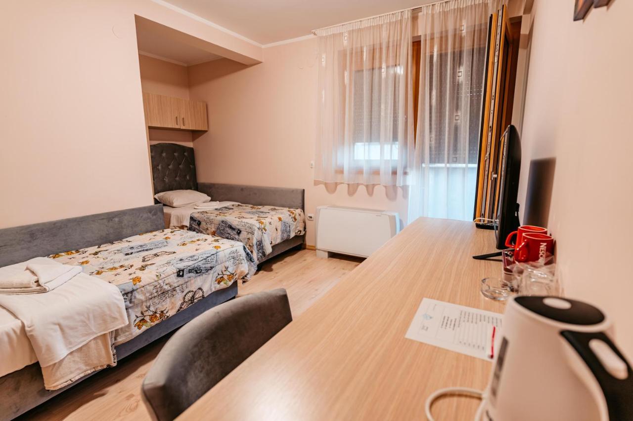 Hotel Lotos Depandans Ni Esterno foto