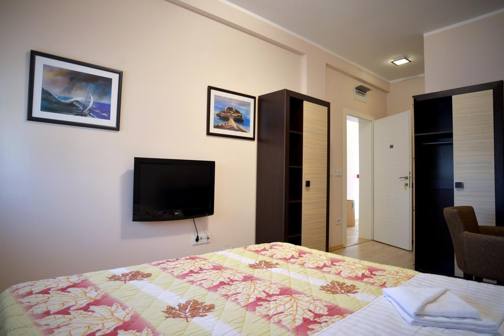 Hotel Lotos Depandans Ni Esterno foto