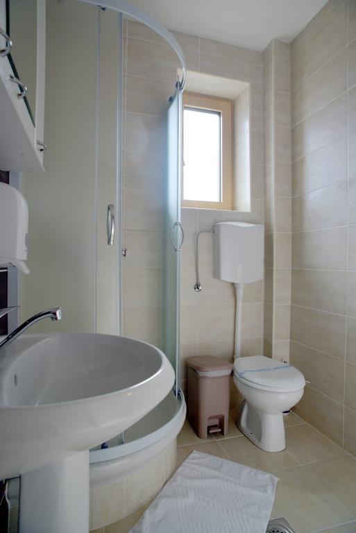 Hotel Lotos Depandans Ni Esterno foto