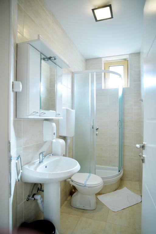 Hotel Lotos Depandans Ni Esterno foto